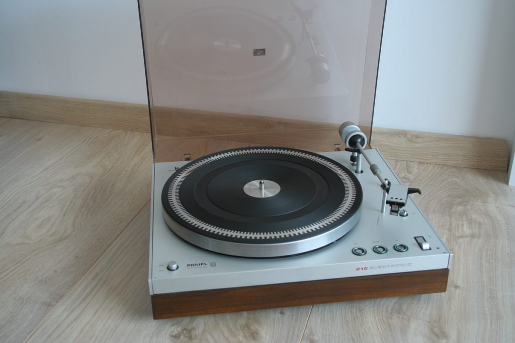 Philips GA 212, platine vinyle vintage suspendue